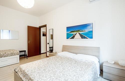 Rondinella - Baraggia - Restellone Apartment | Convenient Stay at Alice&Leo's with Free Parking & Metro Access