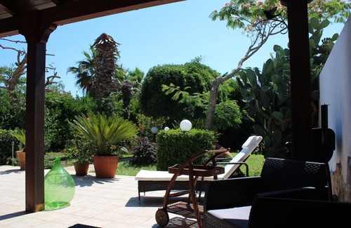 Torre dell'Orso Villa | Discover Alice Villa: Oceanfront Retreat with Gardens