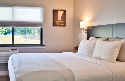 Quechee Hotel | Eco-Friendly Align Inn Vermont with Pool and Breakfast