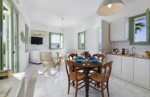 Kimolos Apartment | Oceanfront Alikaki Kimolos: Guest Rated 9/10, Pet Friendly