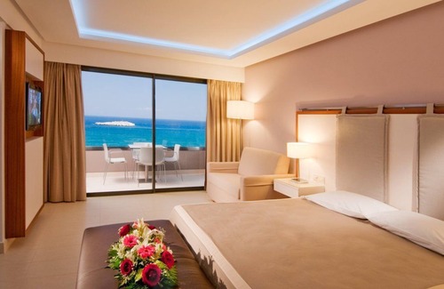 Karpathos Hotel | Experience Alimounda Mare: 5-Star Spa Retreat with Ocean Views