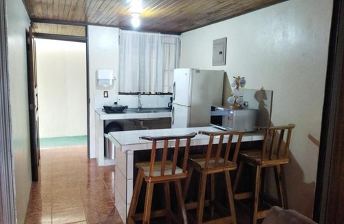 Barrio Pilo House | Welcoming Alina's House: 9/10 Rated with a Pool