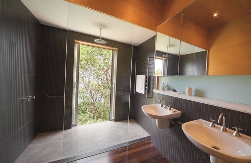 Agnes Water House | Beachside Bliss at Alinghi Beach House with Ocean View