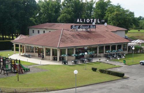 Cazeres-sur-l'Adour Hotel | Discover Aliotel: Oceanfront Stay with Pet-Friendly Amenities