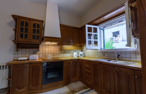 Apraos Apartment | Discover Alisachni 3: Oceanfront Bliss with Breakfast