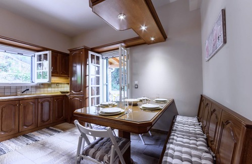 Apraos Apartment | Discover Alisachni 3: Oceanfront Bliss with Breakfast