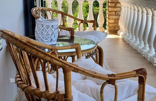 Apraos Apartment | Discover Alisachni 3: Oceanfront Bliss with Breakfast