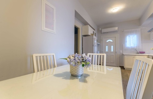 Apraos Condo | Alisachni- Steps from the Sea