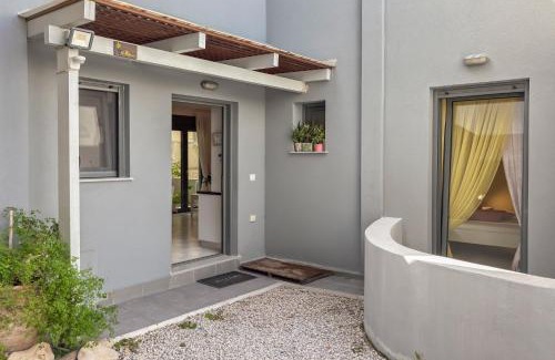 Agii Apostoli Apartment | Oceanfront Alisahni Villa & Suite: Guest Rated 9.6/10