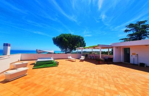 Montesilvano House | Alisea - Camere in villa con Piscina e parcheggio gratuito