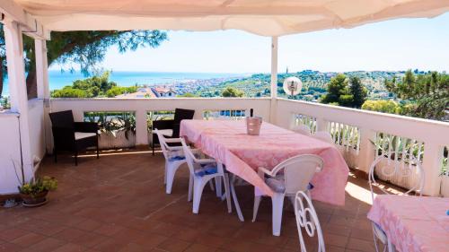 Montesilvano House | Alisea - Camere in villa con Piscina e parcheggio gratuito