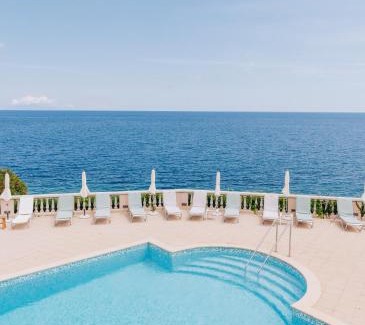 Ville-di-Pietrabugno Hotel | Experience Alivi: 4-Star Hotel with Oceanfront Bliss
