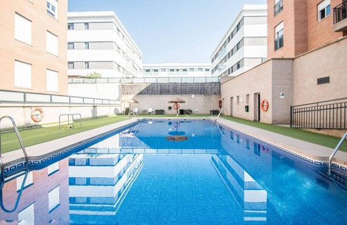Bola de Oro Apartment | Discover Alixares del Serrallo: Family-Friendly Retreat