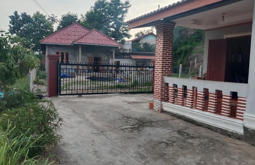 Luang Prabang House | Cozy Aliya Homestay: Family and Pet-Friendly Retreat