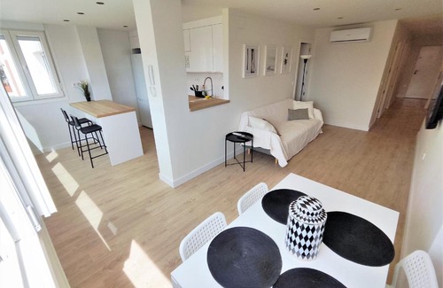 San Juan de Aznalfarache Apartment | Inviting Aljarafe Central Square - Family-Friendly Retreat
