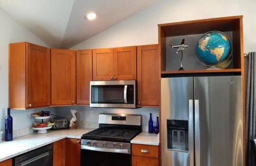 Alki House | Cozy Alki Beach Cottage: Oceanfront Escape with Top Ratings