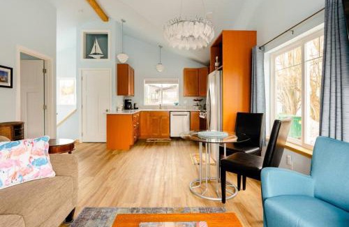 Alki House | Cozy Alki Beach Cottage: Oceanfront Escape with Top Ratings