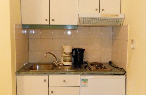 Exopoli Apartment | Pet-Friendly Alkion: Ocean View & Private Beach Escape