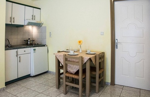Exopoli Apartment | Pet-Friendly Alkion: Ocean View & Private Beach Escape