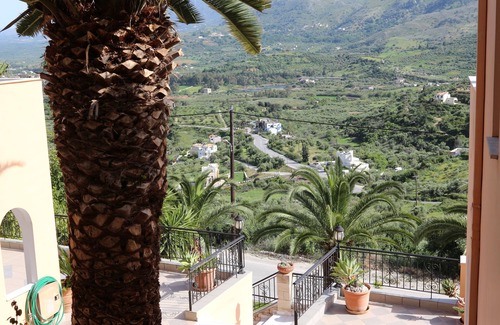 Exopoli Apartment | Pet-Friendly Alkion: Ocean View & Private Beach Escape