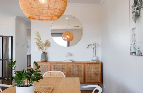 Port Noarlunga South House | Beachfront Bliss at Alkira Beach House - Port Noarlunga