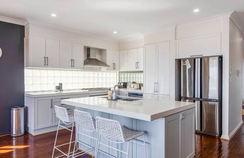 Port Noarlunga South House | Beachfront Bliss at Alkira Beach House - Port Noarlunga
