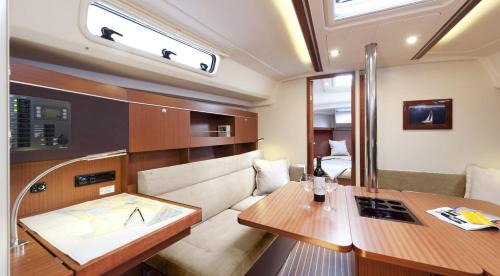 Kalamaria Boat Rental | Unforgettable Stay on the "Alkyoni" Sailing Yacht