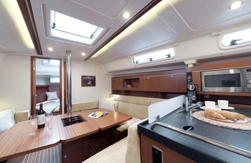Kalamaria Boat Rental | Unforgettable Stay on the "Alkyoni" Sailing Yacht