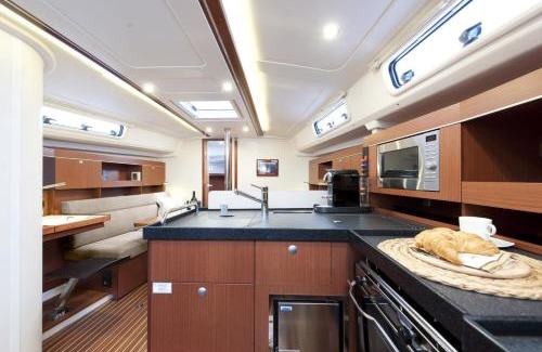 Kalamaria Boat Rental | Unforgettable Stay on the "Alkyoni" Sailing Yacht