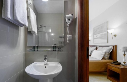 Kallikratia Hotel | Experience Alkyonis Hotel: Oceanfront Oasis with Pool & Spa