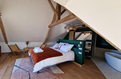 Saint-Michel-de-Bannieres Bed & Breakfast | Discover Allée des Noyers: Guest Rated 9.8 with Ocean Views