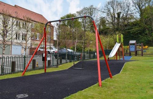Whitby House | All Aboard: Family-Friendly Retreat with Great Reviews