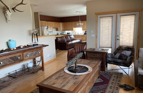 Cougar Creek Cottage | Experience Breathtaking Views with Family-Friendly Amenities