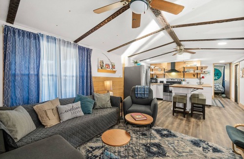 Crescent City House | Refreshing Retreat: Renovated Hotel with Spa & Pet Friendly
