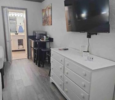 Whitfield Apartment | Brand-New Waterfront Hotel with Pool, Tiki Bar & Gym