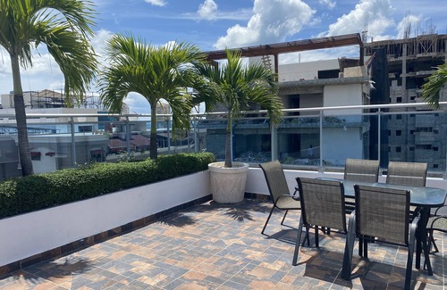 Sarasota Apartment | Convenient Stay with Pet-Friendly Amenities Near Attractions