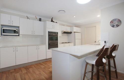 Hawks Nest House | Family-Friendly Getaway at All Decked Out - Rated 9.5/10