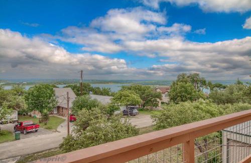 Canyon Lake House | Guest Rated 10/10: All Decked Out with Family-friendly Amenities