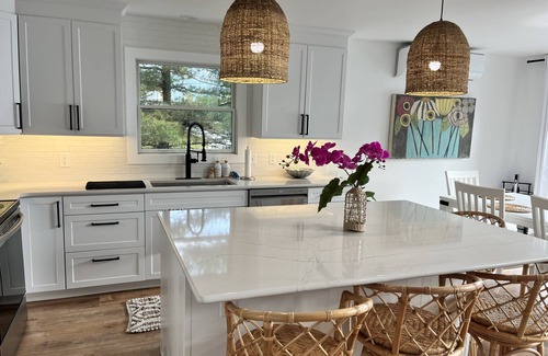Lake Township House | Beautiful Family Retreat with Ocean Views and Great Amenities