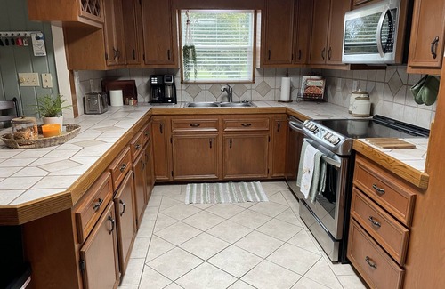 Coldspring House | Scenic Retreat on Beautiful Lake Livingston with Pool Access