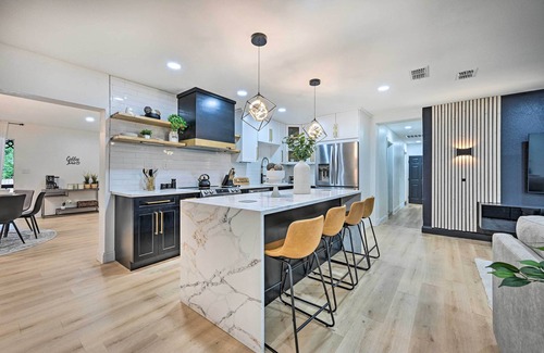 Tampa House | Ultimate Retreat with Pool, Game Room & Pet-Friendly Perks