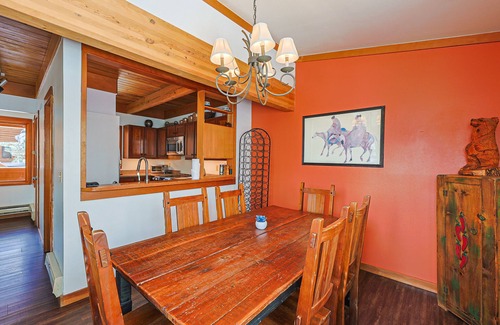 Keystone House | Cozy Townhome with Pool & Spa - Sleeps 6, Pet Friendly