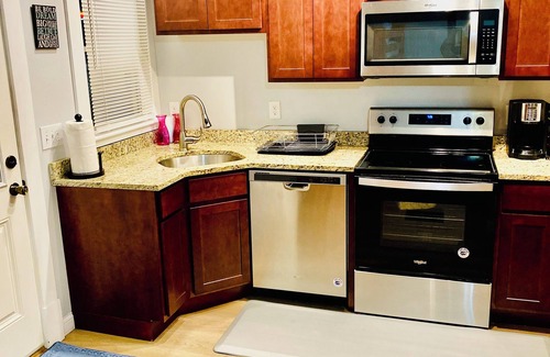 Latonia House | All essentials Amazing 3 bedroom 5 beds 1.5 baths with parking in Covington KY