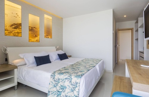 San Antonio Bay Resort | Indulge in a Deluxe 2-Bedroom Suite at Sirenis Club Aura