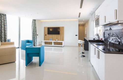 San Antonio Bay Resort | All-Inclusive Deluxe Master Suite, 2 Bedrooms, Roof Terrace at Sirenis Club Aura