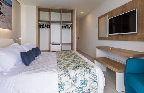 San Antonio Bay Resort | All-Inclusive Deluxe Master Suite, 2 Bedrooms, Roof Terrace at Sirenis Club Aura