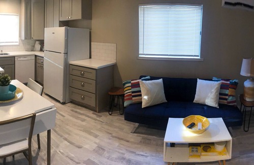 Nice Cottage | Book Your Getaway: 20% Off with Lake View Amenities