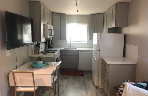 Nice Cottage | Book Your Getaway: 20% Off with Lake View Amenities
