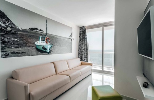 Figueretas Resort | Panoramic Beach Junior Suite at Ibiza Twiins with Pool & Spa