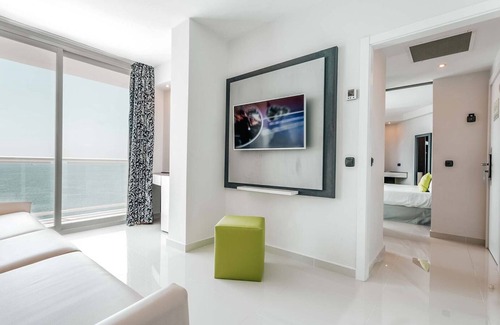 Figueretas Resort | Panoramic Beach Junior Suite at Ibiza Twiins with Pool & Spa